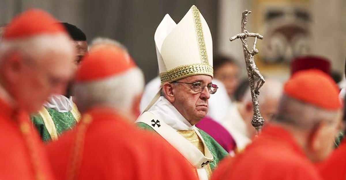 Video Impactante: El Papa Francisco Confiesa en una Misa que “Lucifer es Dios”