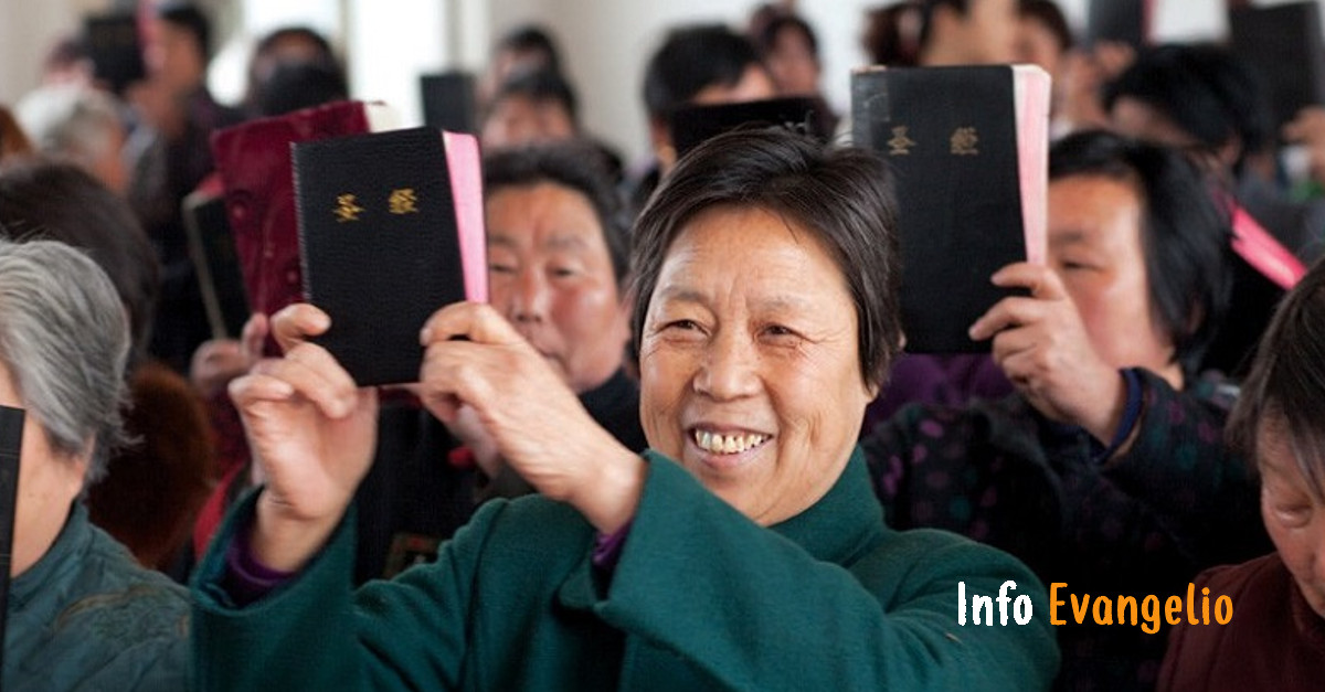 Cristianos chinos memorizan la Biblia para que no puedan quitar la